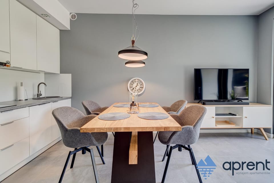 Kitchen or kitchenette, Seating area, Dining area