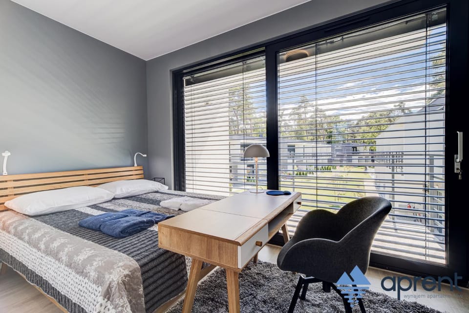 Bed, Bedroom, Garden view