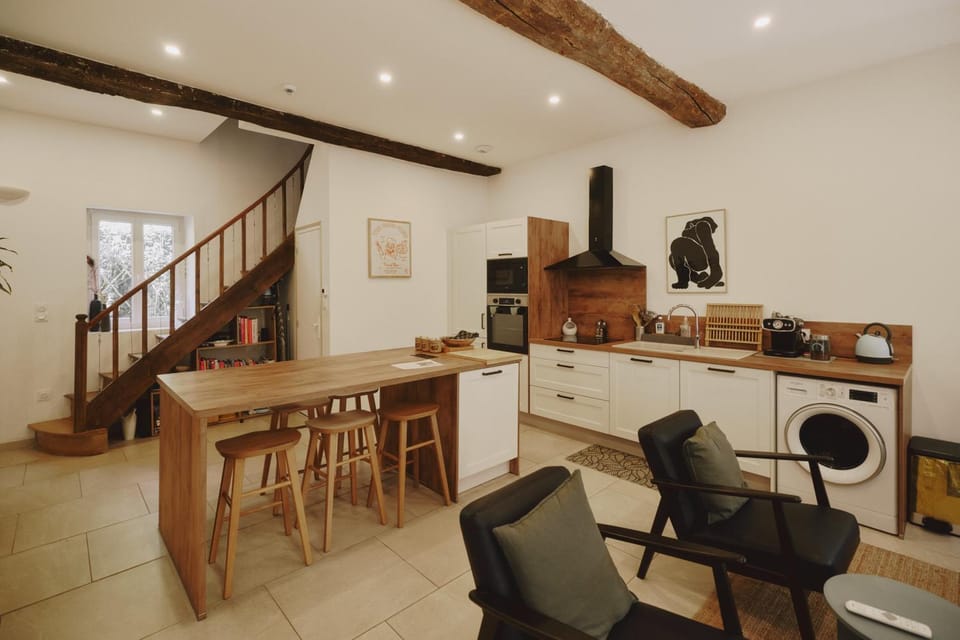 Kitchen or kitchenette, Living room, Seating area, Dining area, dishwasher, toaster, washing machine, dryer