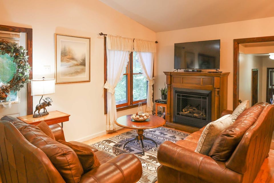 Cozy Whittier Home w/ Fire Pits < 15 Mi to Hiking! House in Qualla