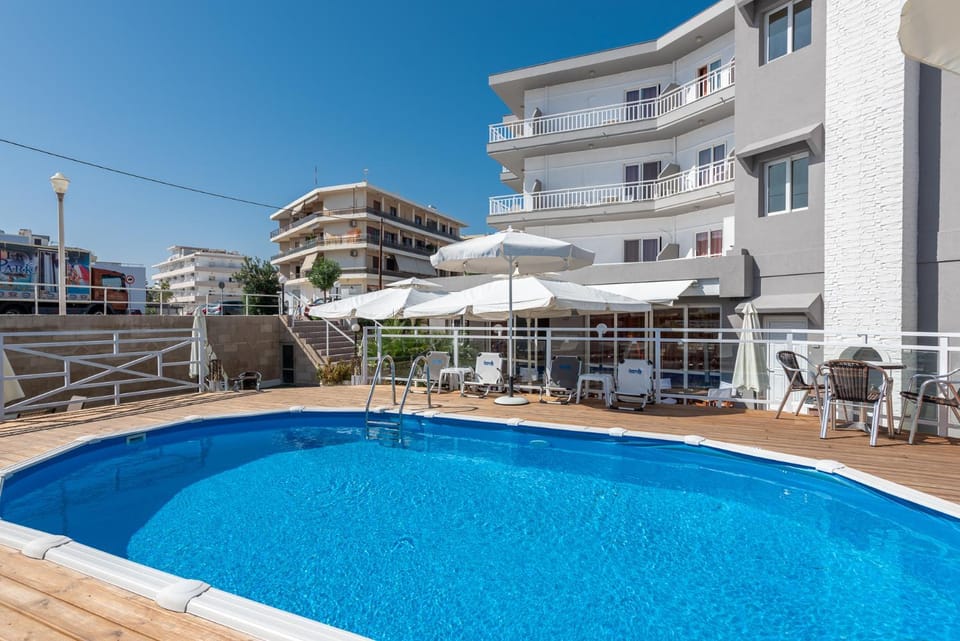 Property building, Garden, On site, Garden view, Pool view, Swimming pool
