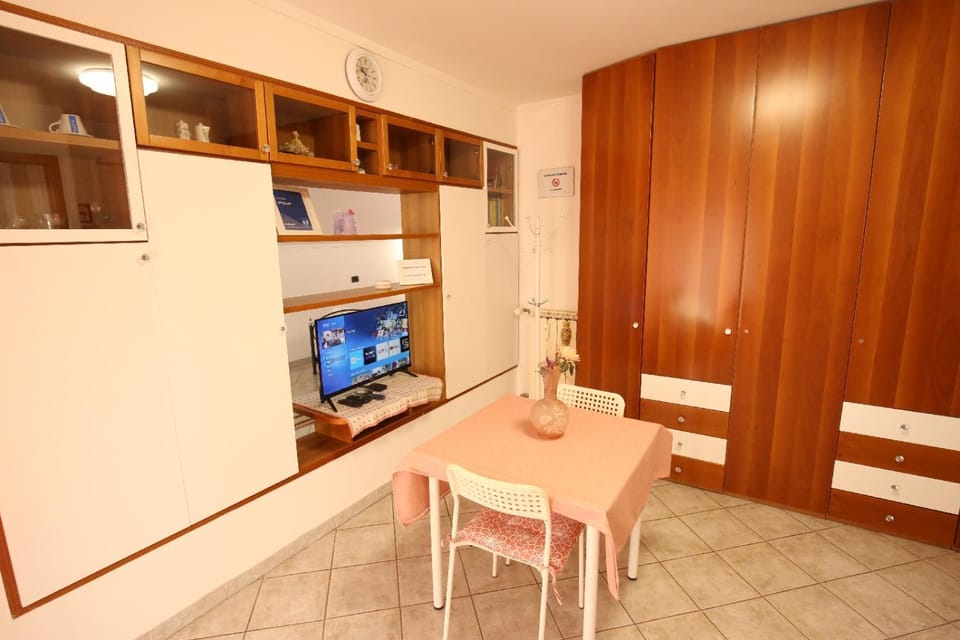 TV and multimedia, wardrobe
