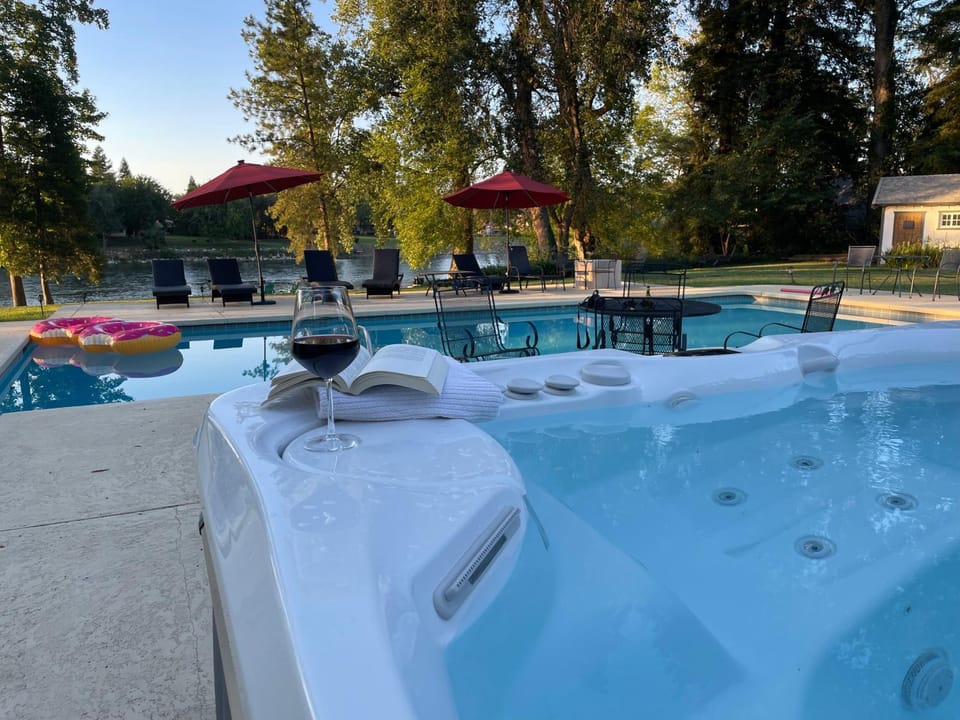 Hot Tub, Seating area, Pets, Area and facilities, Area and facilities, Swimming pool, sunbed, sunbed