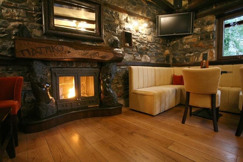 Restaurant/places to eat, Lounge or bar