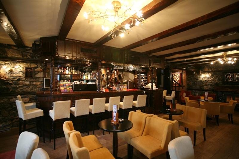 Lounge or bar, Lounge or bar