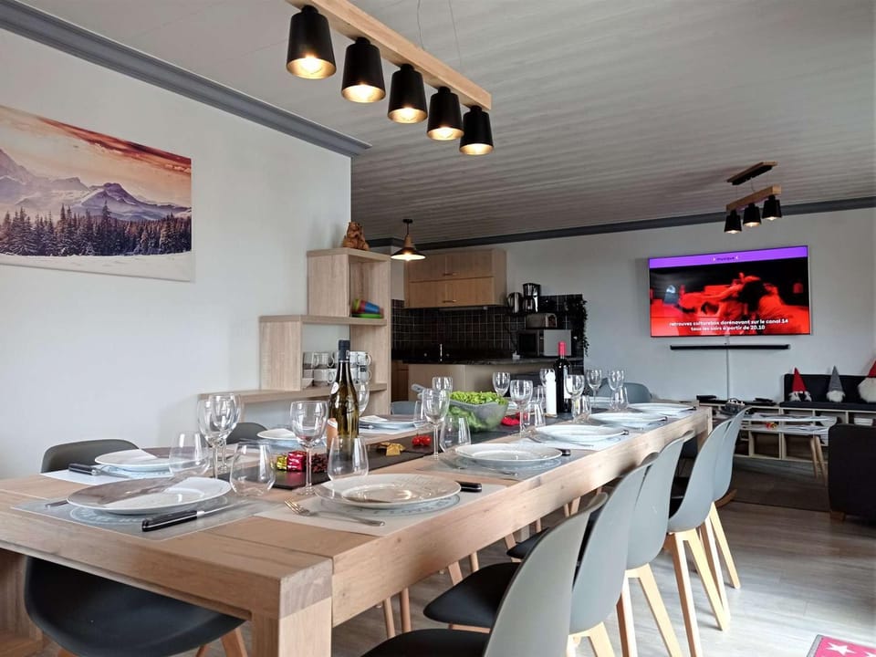 Appartement rénové chaleureux et moderne, 120m², 10-12 pers, accès direct aux pistes, stationnement inclus - FR-1-545-20 Apartment in Val Thorens