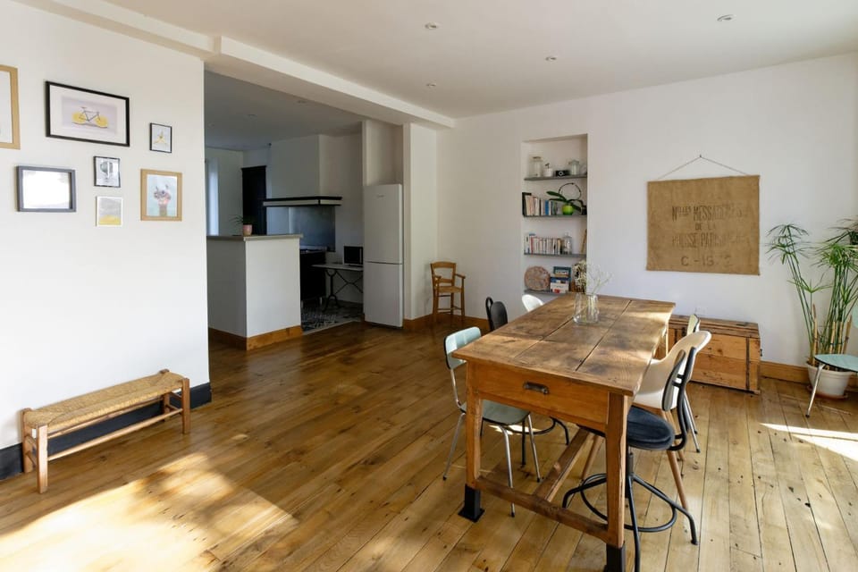 Seating area, Dining area