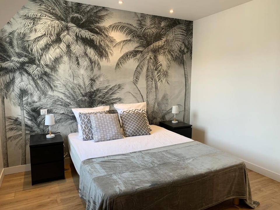 Bed, Photo of the whole room, Bedroom