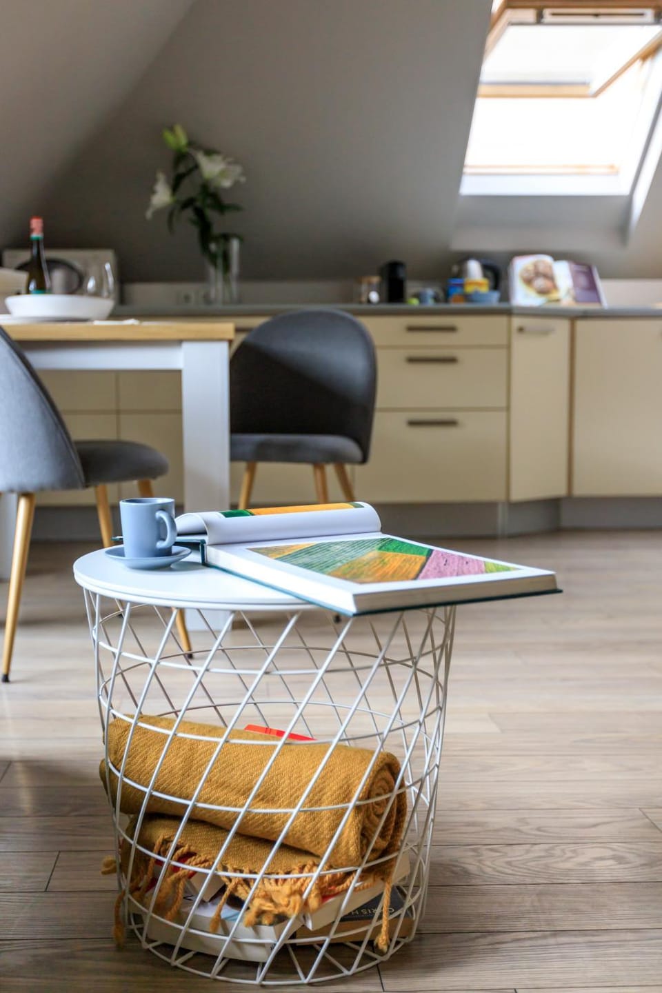 Living room, Seating area, Dining area, hair dresser