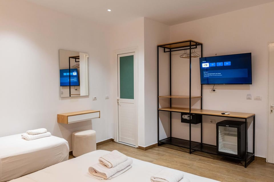 Bathroom, TV and multimedia