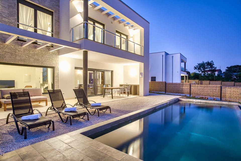 Property building, Swimming pool