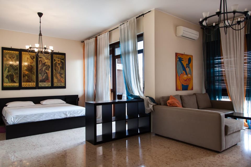 Photo of the whole room, Bedroom