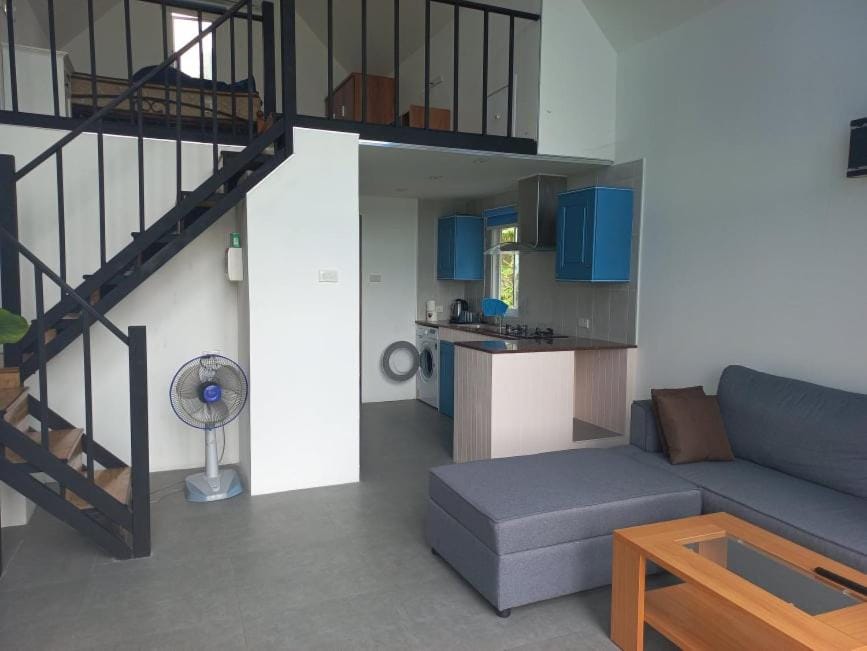 Boat house marina restaraunt and homestay Vacation rental in Surat Thani Changwat
