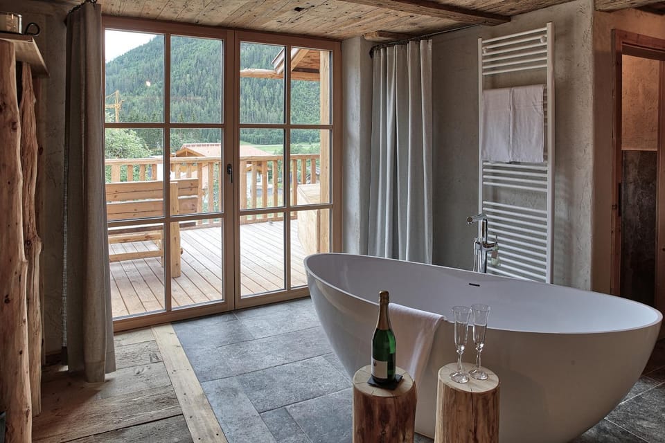 Bedroom, Mountain view