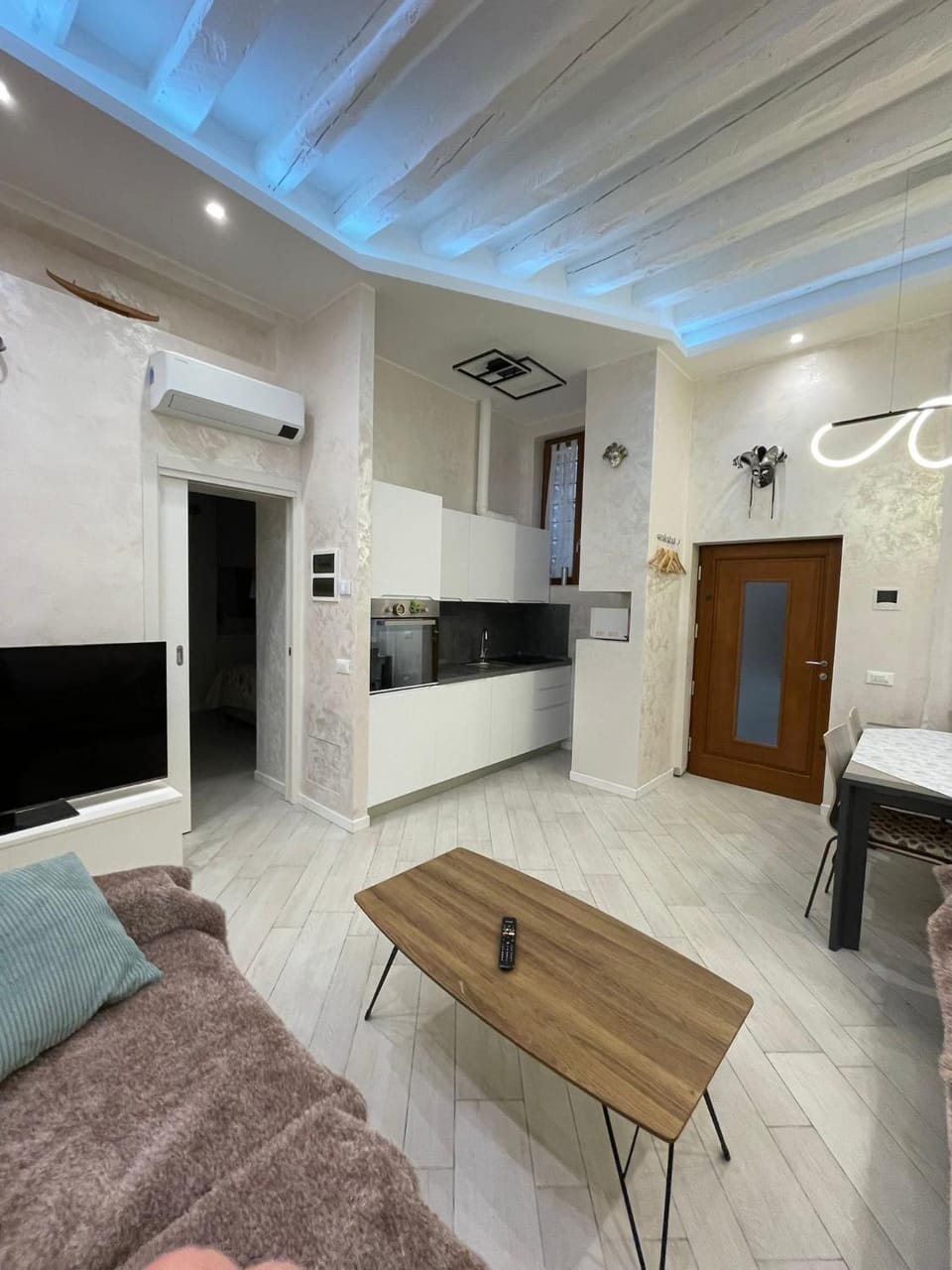 Kitchen or kitchenette, Seating area, pet friendly, stove