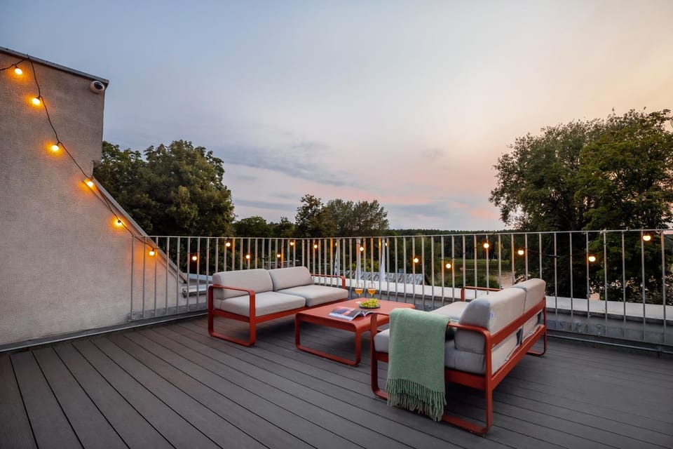 Natural landscape, Balcony/Terrace, Seating area, Area and facilities, Sunset