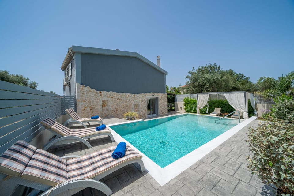Swimming pool, sunbed