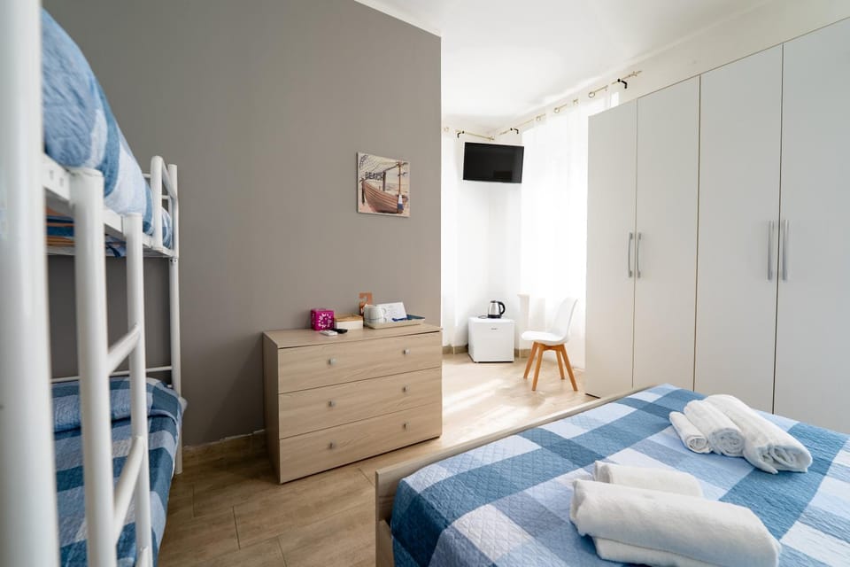 Bedroom, air conditioner