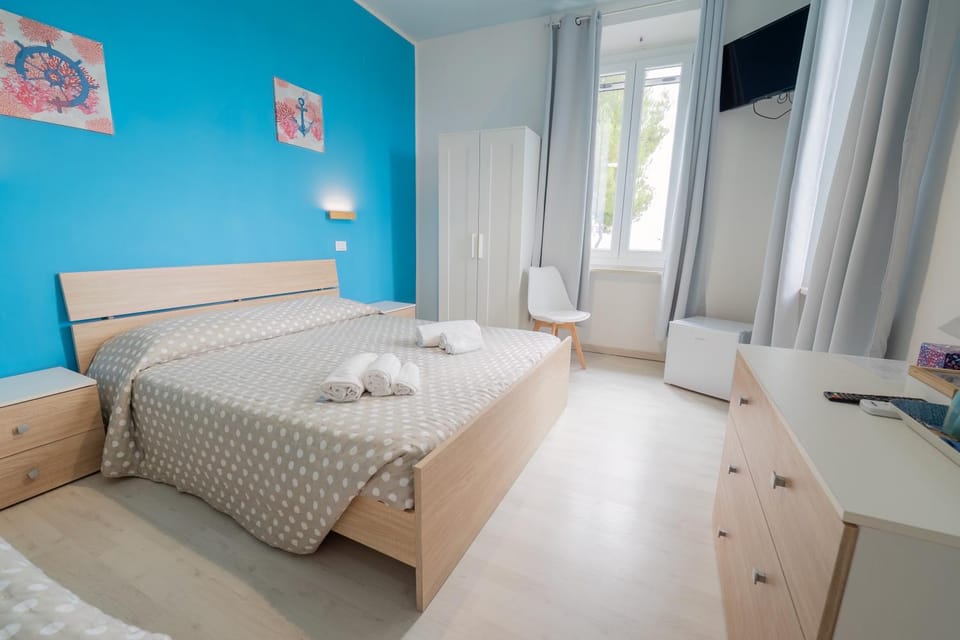 Bedroom, air conditioner