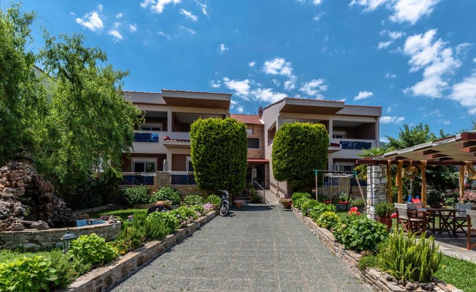 Property building, Facade/entrance, Garden, Other