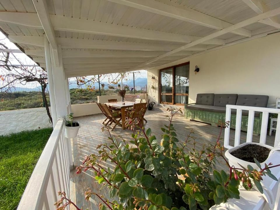 Patio, Day, Garden, View (from property/room), Balcony/Terrace, Seating area, Dining area, Garden view