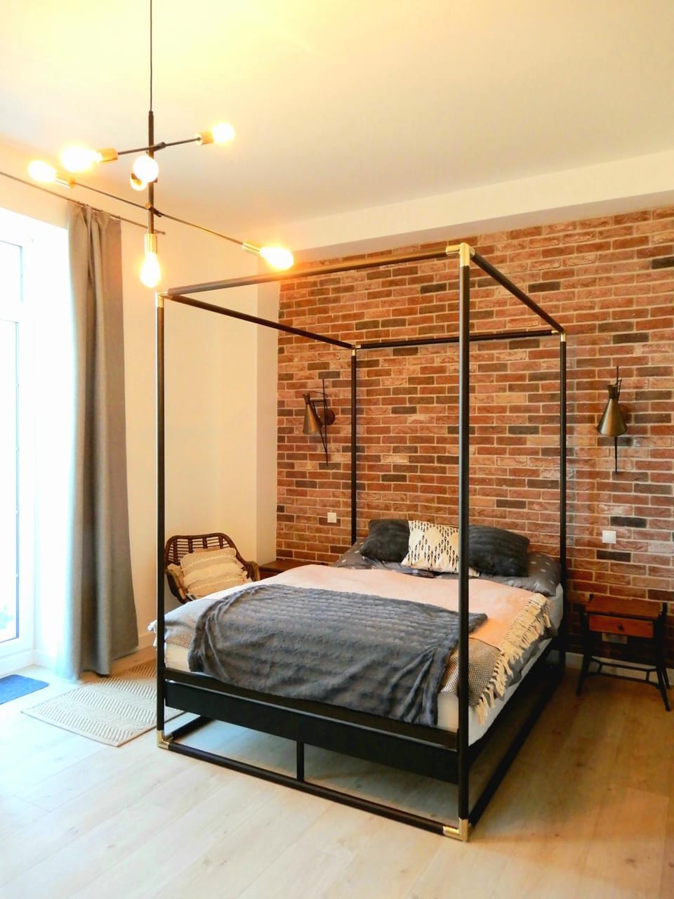 Photo of the whole room, Bedroom