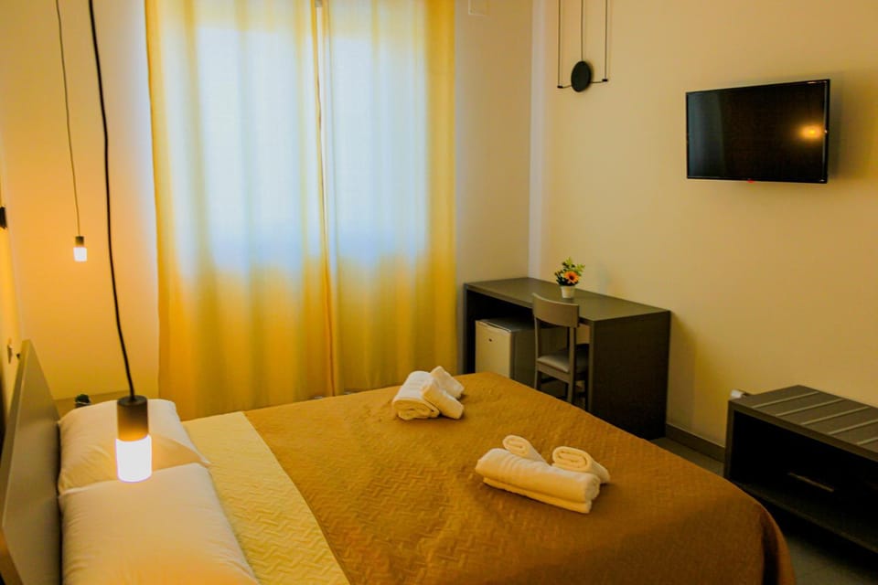 TV and multimedia, Photo of the whole room, Bedroom