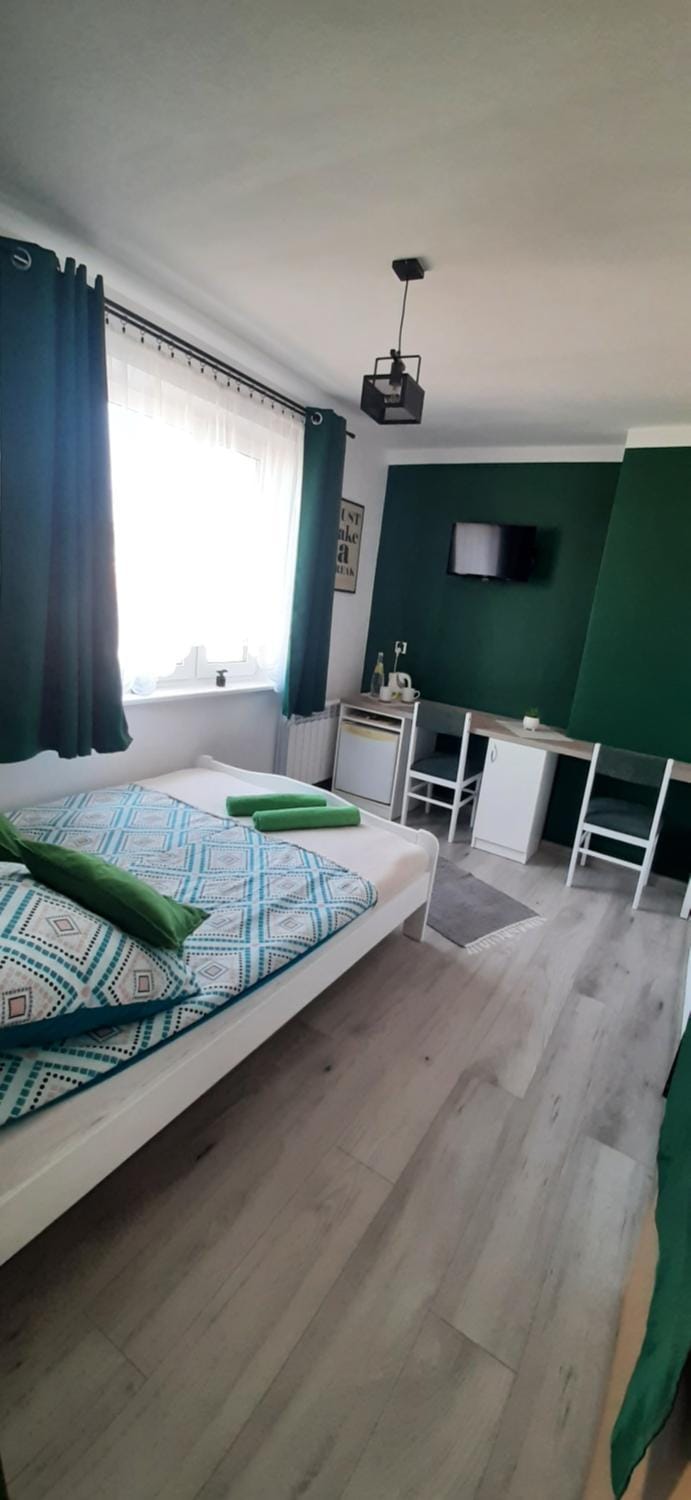 Bed, TV and multimedia, Coffee/tea facilities, Dining area, Bedroom