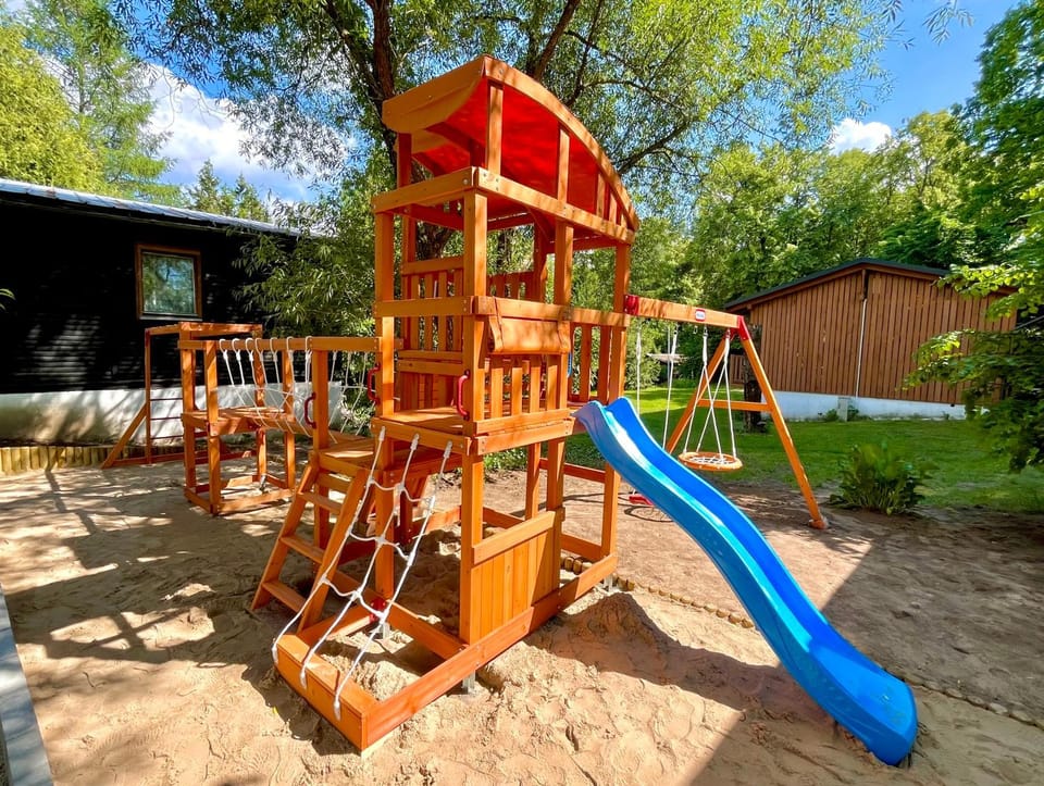 Spring, Day, Natural landscape, Activities, Children play ground, View (from property/room), Garden view, Area and facilities, children, young children, older children