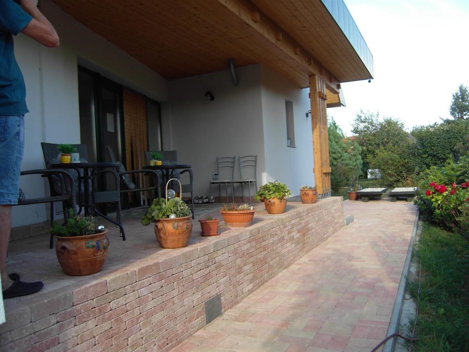 Property building, Spring, Garden, Balcony/Terrace, Garden view