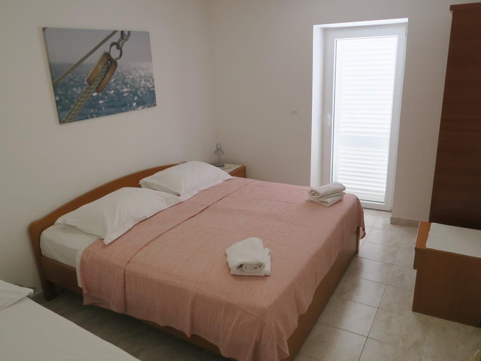 Bed, Balcony/Terrace, Photo of the whole room, Bedroom