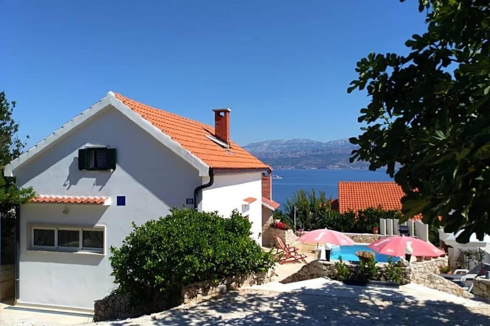 Nice house with pool-Splitska House in Split-Dalmatia County