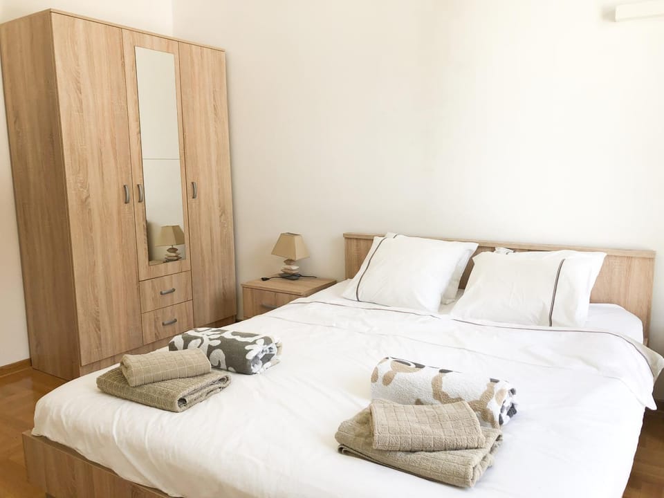 Bed, Photo of the whole room, Bedroom, towels, wardrobe