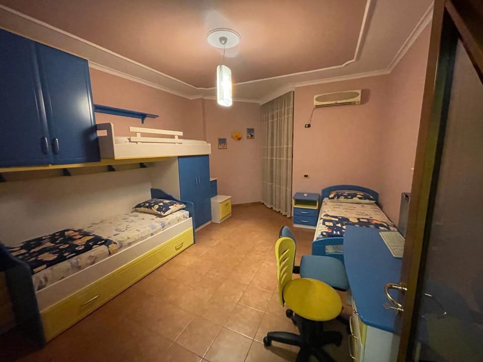 Bed, Photo of the whole room, Bedroom, bunk bed