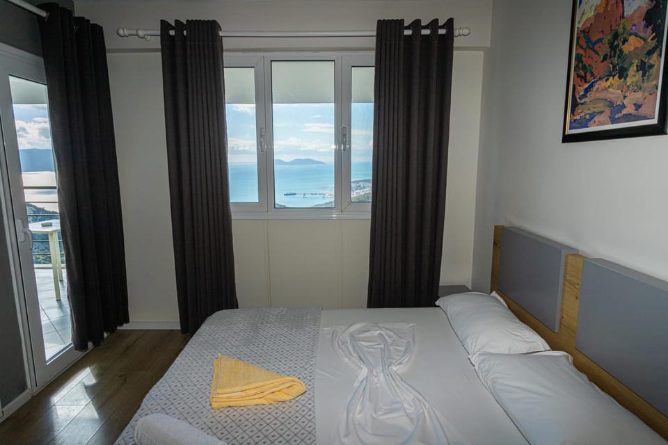 Natural landscape, Photo of the whole room, Bedroom, Mountain view, Sea view, towels