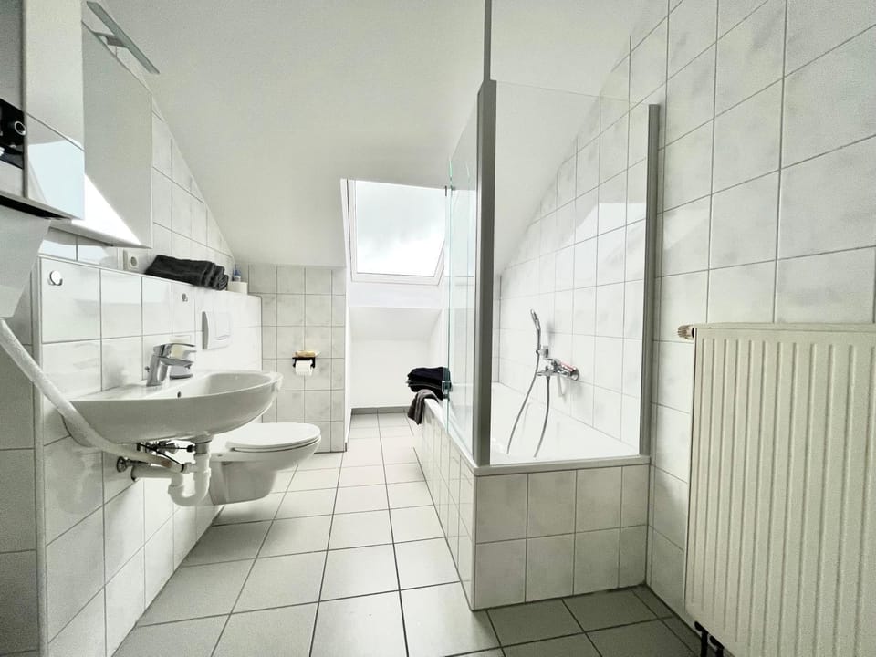 Shower, Toilet, Bathroom, Bath, towels