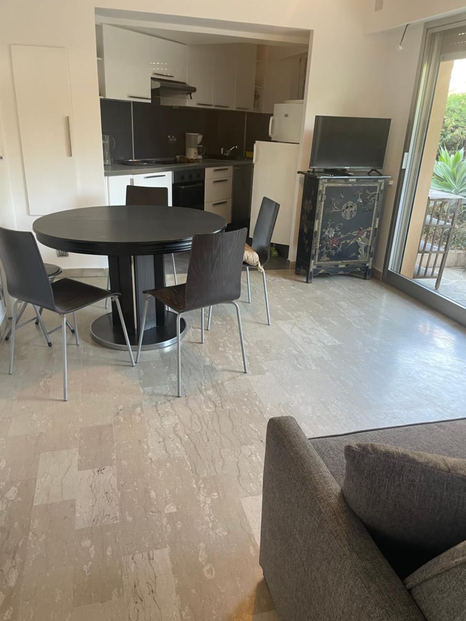 NICE FLAT WITH GARDENS Limites cannes juste 10 MNS CROISETT Apartment in Mougins