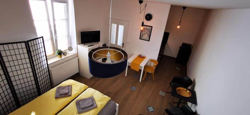 Photo of the whole room, Dining area