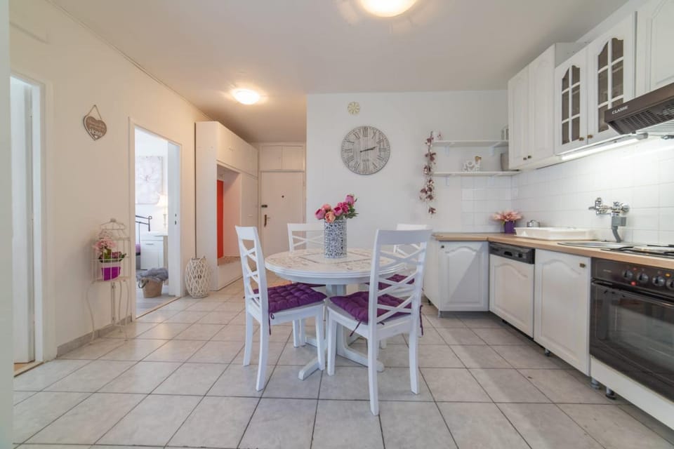 Strawberry Apartment in Split