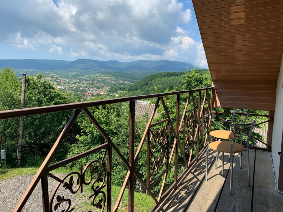 Balcony/Terrace, Mountain view