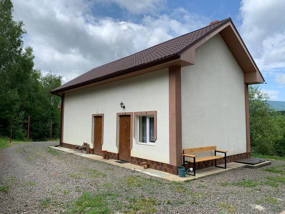 Property building, Facade/entrance, Parking