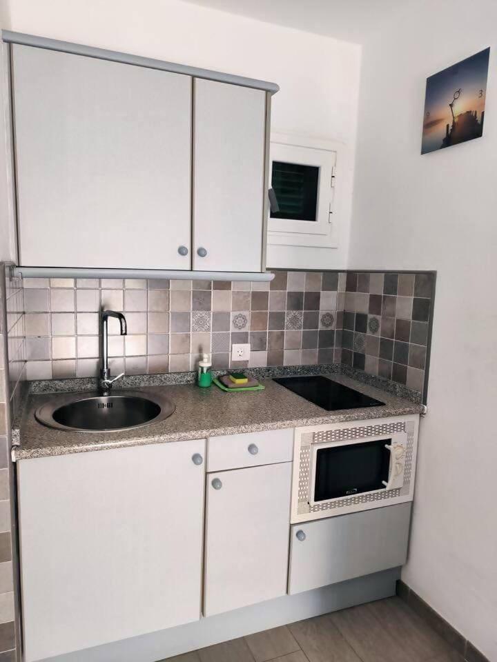 Puerto del Carmen, Near Beach, Fast wifi, Pool Apartment in Puerto del Carmen