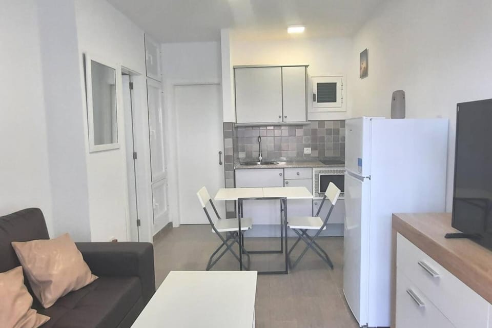 Puerto del Carmen, Near Beach, Fast wifi, Pool Apartment in Puerto del Carmen