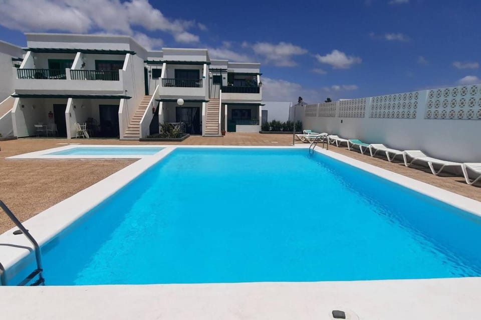 Puerto del Carmen, Near Beach, Fast wifi, Pool Apartment in Puerto del Carmen