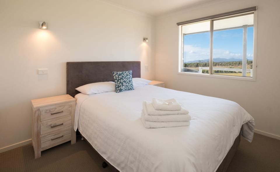 Photo of the whole room, Mountain view, Sea view, towels