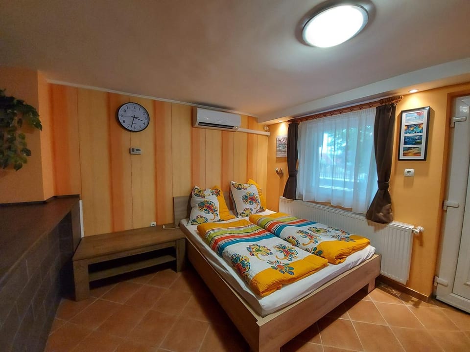 Bed, Bedroom, air conditioner