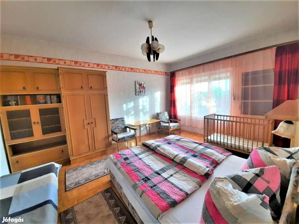 Bed, hair dresser