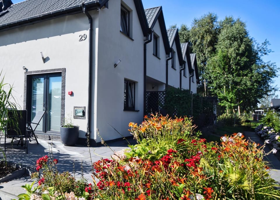 Property building, Spring, Day, Garden, Garden view