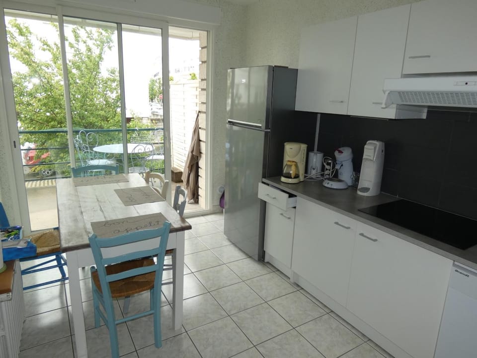 Appartement T3 en centre-ville avec terrasse et parking privé à Royan - FR-1-71-90 Apartment in Royan