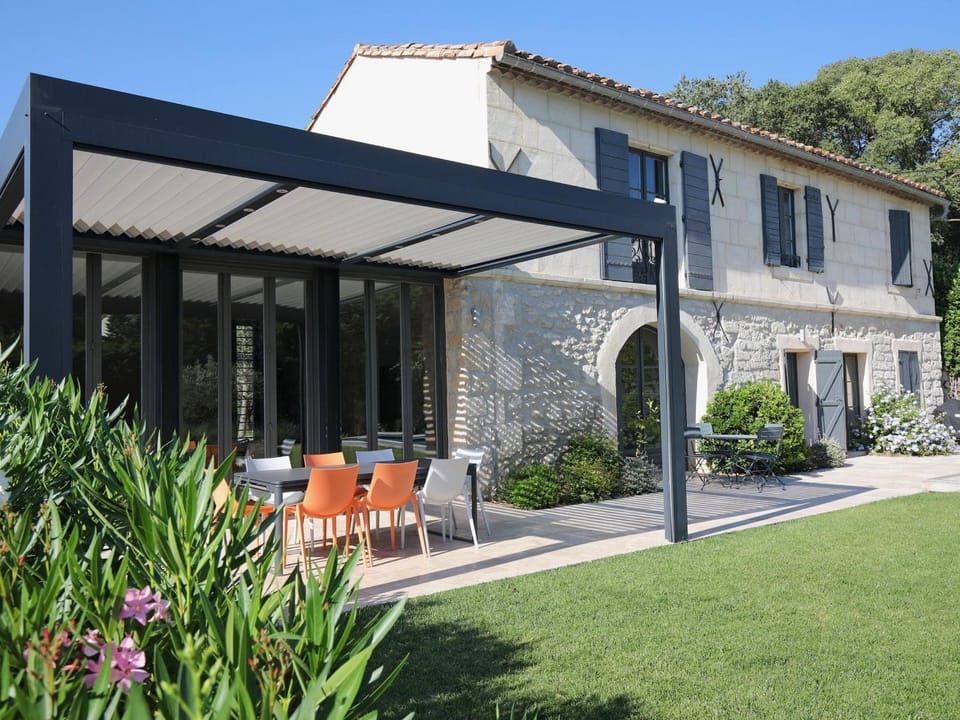 **Charmant Mas Rénové avec Piscine et Jardin au Cœur de la Provence!** House in Tarascon
